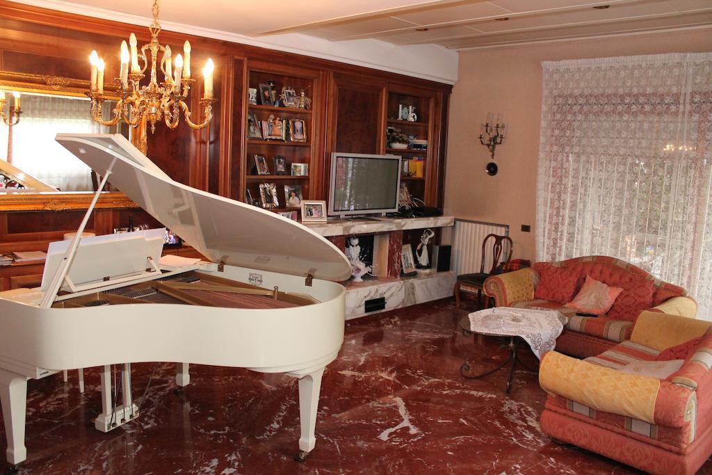 Bed and Breakfast La Casa Della Musica Чампіно Номер фото